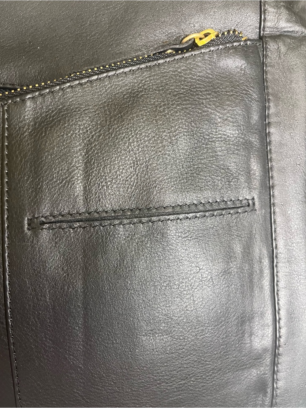 Great American Leather Works Shoulder Bag; 100% Genuine Leather Exterior - Picture 2 of 6